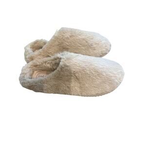 Indigo Road Slippers, Size 7, light natural fabric, NEW in box